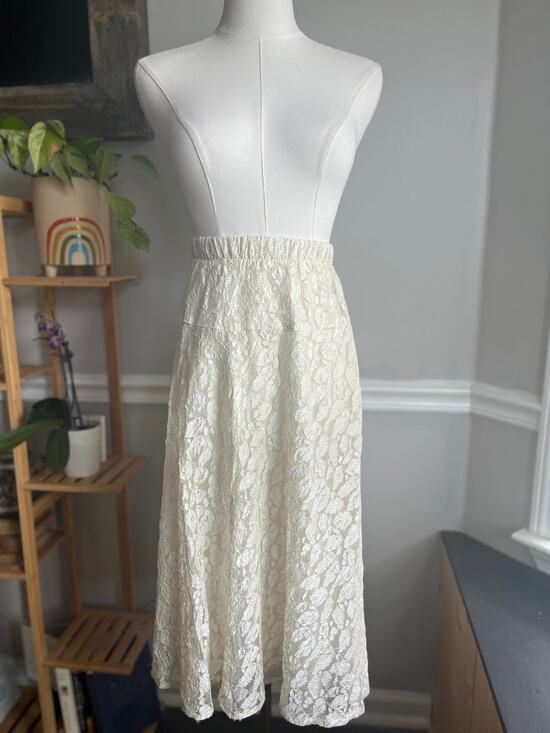 Vintage Dresses & Skirts - Vintage 90s Lace Skirt Knee Length White Gold Size Small